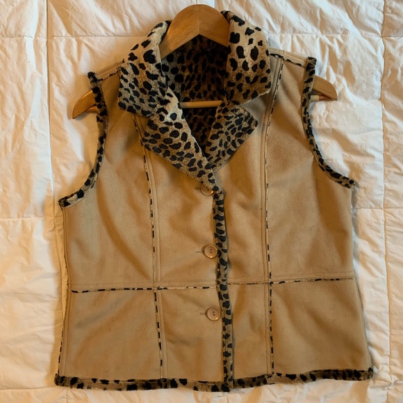 Reversible faux suede cheetah vest - Picture 7 of 9